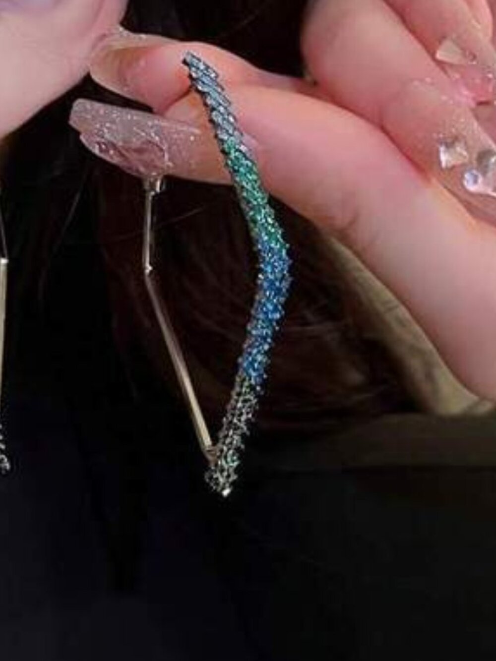 A Pair Of European And American Fashion Dazzling -Shaped Ring Earrings. - Picture 1 of 1